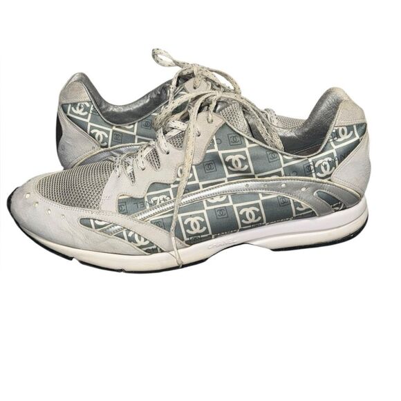 Women’s CHANEL 90s cc logo monogram grey & white lace up athletic sneaker shoes - Picture 4 of 9